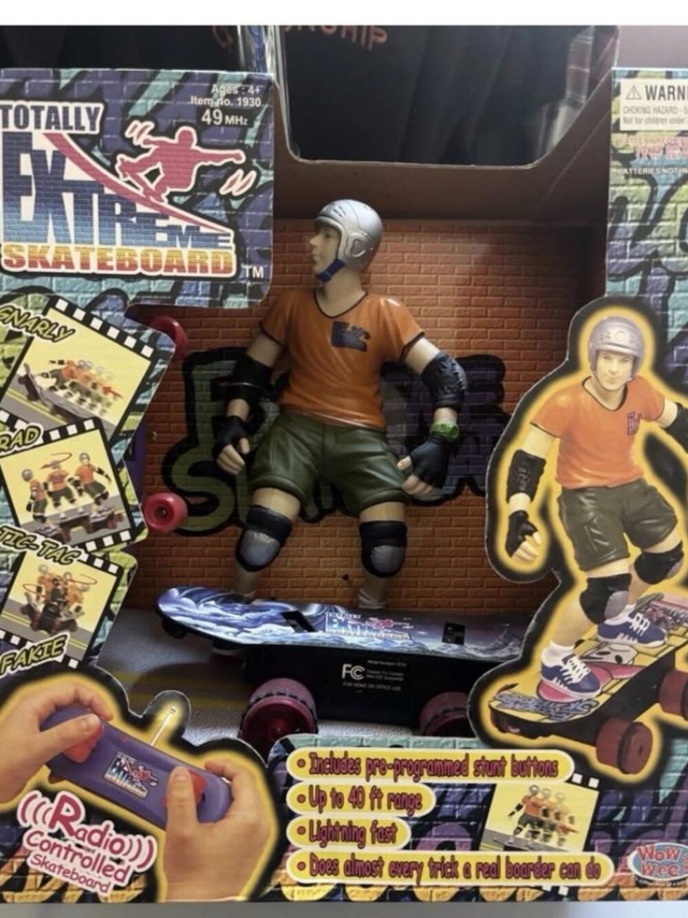 BRAND NEW-Totally Extreme Skateboard with Skater Radio Controlled Toy TONY HAWK